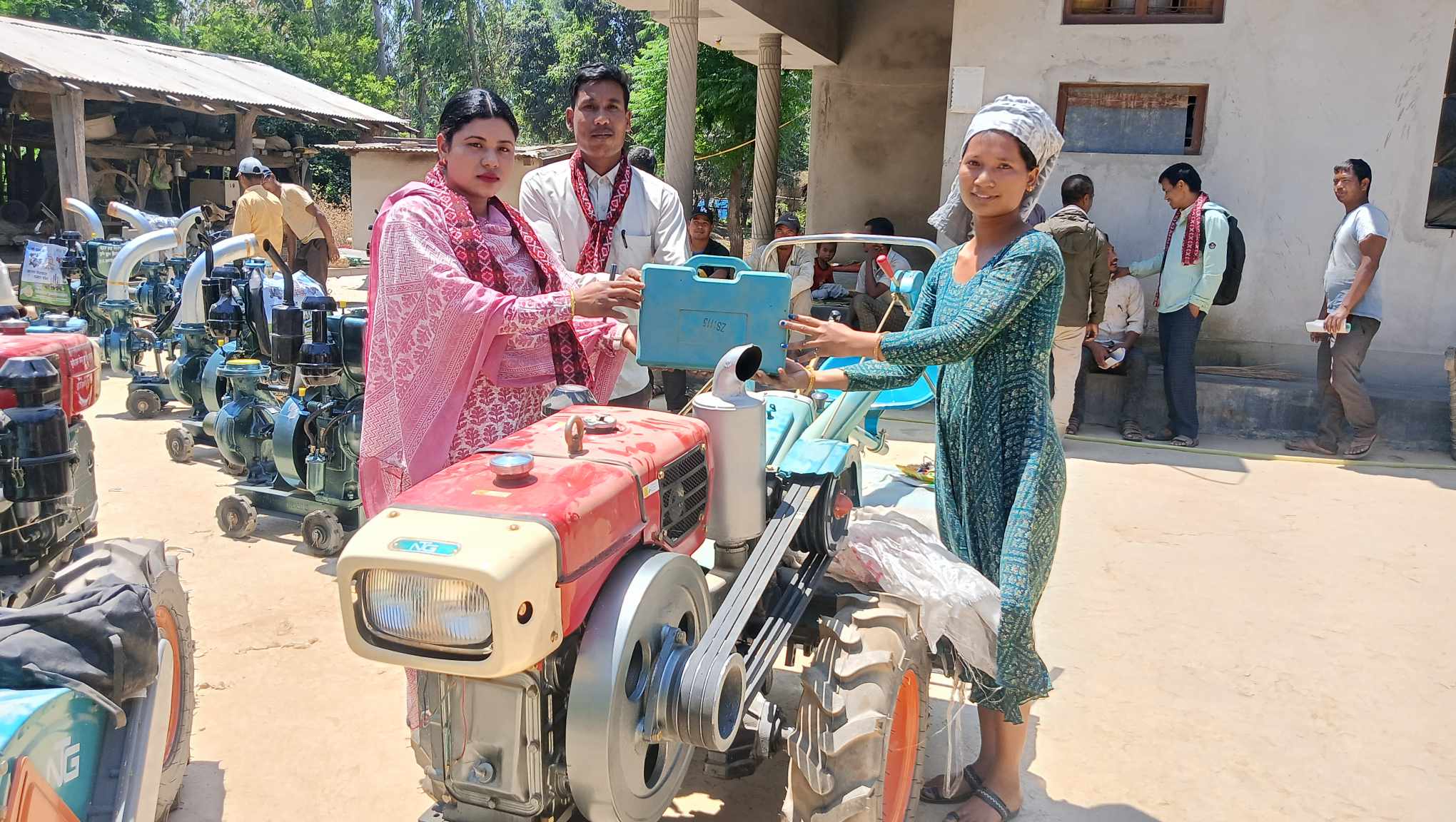 लालझाडी मा कृषि यन्त्र उपकरण , हस्तान्तरण तथा सार्वजनिक सुनुवाई कार्यक्रम सम्पन्न