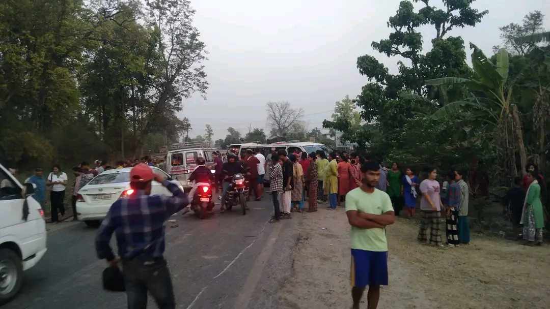 कृष्णपुरको बंकमा हाईस दुर्घटना; ९ जना घाईते