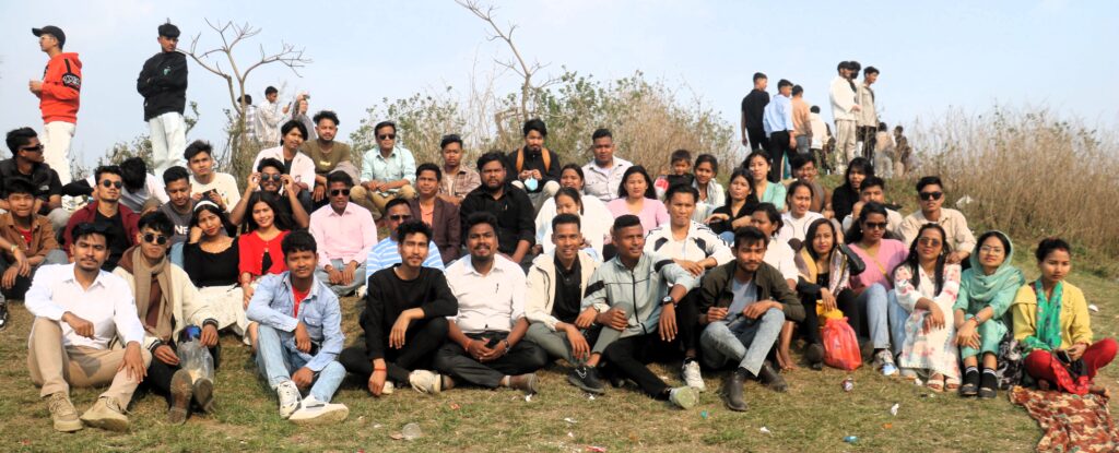 नेपाल रानाथारु युवा समाजले काठमाडाैँमा  चराँई मिलन एवं वनभोज कार्यक्रम मनायाे