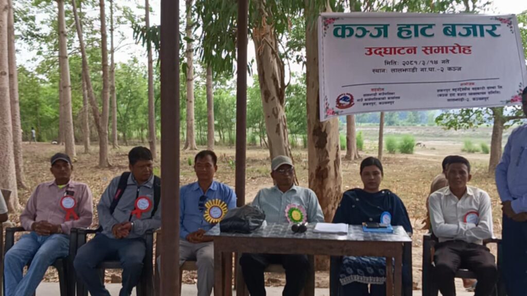 लालझाडी दुई मा हाट बजार को उद्दघाटन