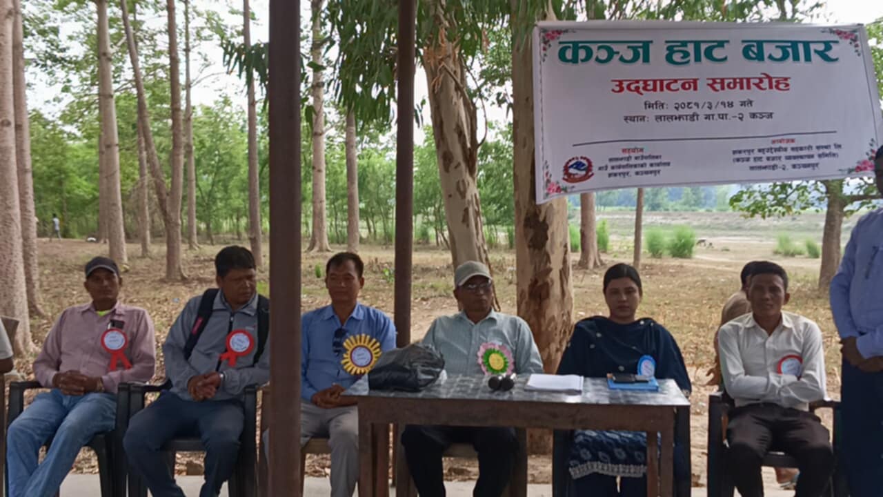 लालझाडी दुई मा हाट बजार को उद्दघाटन