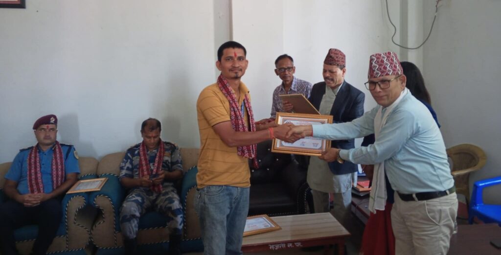 भजनीको नगरसभामा बहुउद्देश्यीय बिकास समाज सम्मानित