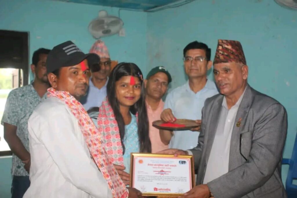 कृष्णपुरमा एसइईमा उत्कृष्ट अंक ल्याउने विद्यार्थीलाई एमालेको सम्मान