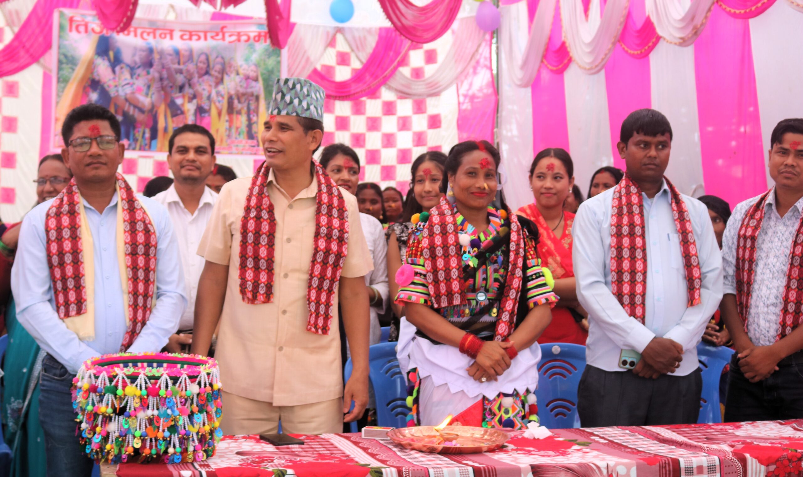 कैलालीको मनेहरा गाउँमा तिज पर्व मनाउदै फोटो फिक्चर सहित