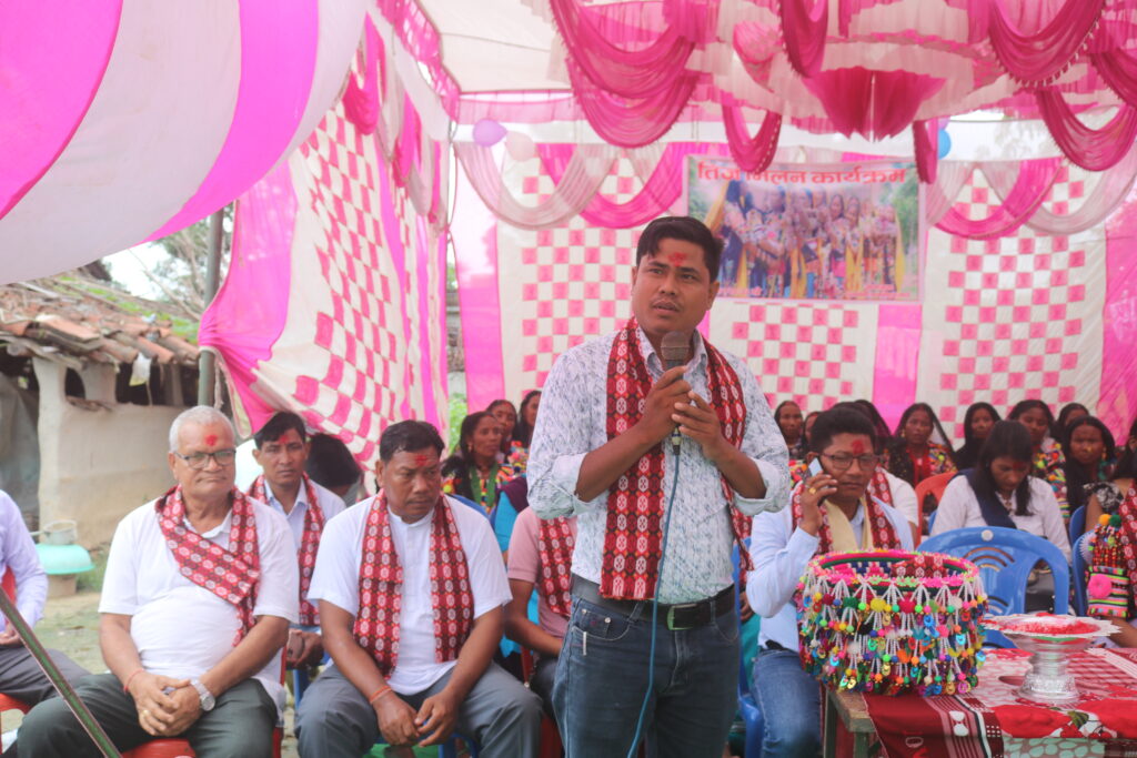 नेपाल औ भारतके रानाथारु समुदाय एक संग मनाइ तिज पर्व