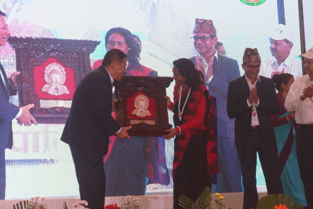 धनगढीको १० औँ स्थापना दिवशमा बिद्यार्थी, शिक्षक देखी कर्मचारीलाई सम्मान