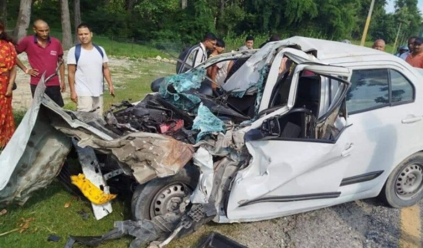कञ्चनपुरमा भारतीय कार र ट्रक एक आपसमा ठोक्किँदा दुर्घटना