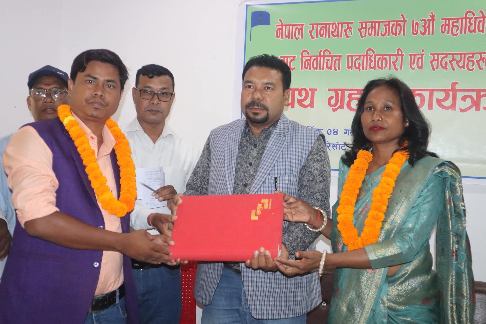 रानाथारु समाजको नयाँ नेतृत्वले कार्यभार सम्हाल्यो