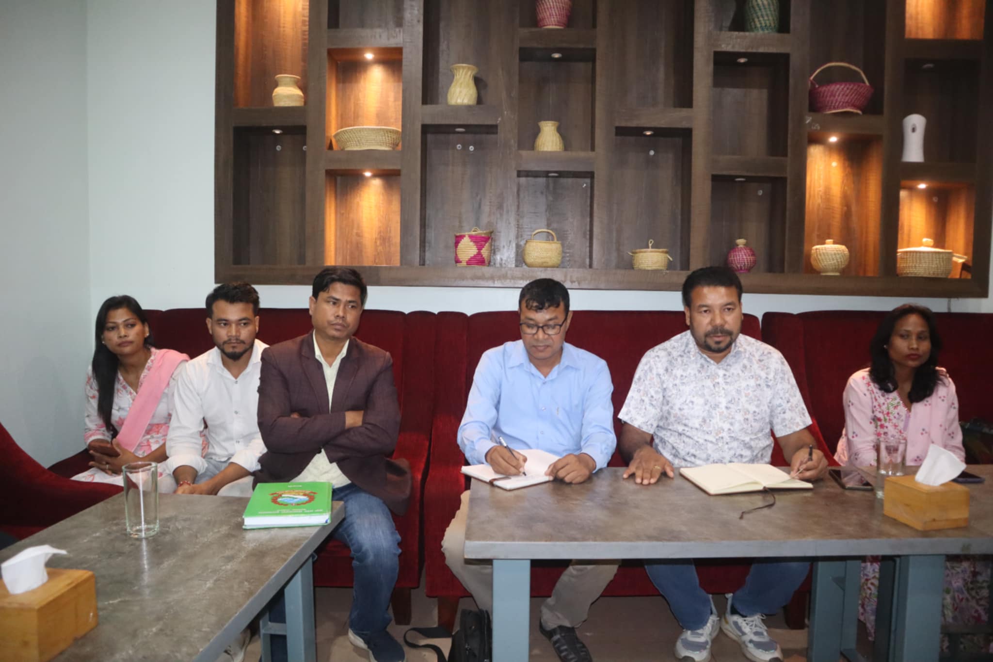 नेपाल रानाथारु समाजकी पत्रकार सम्मेलन निभटो