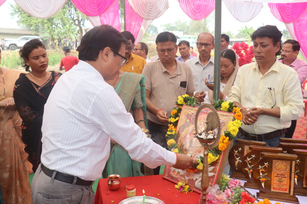 थारु जनकल्याण संस्था लखिमपुर खिरी होनहार छात्रछात्रानके करी सम्मानित