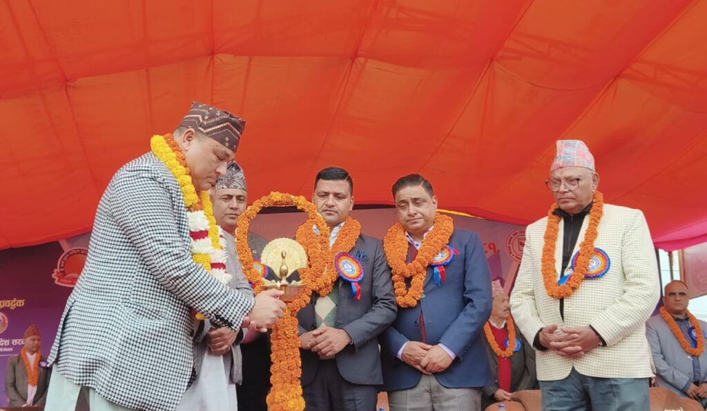 सुदूरपश्चिमका मुख्यमन्त्री शाहले शिक्षा सुधारमा जोड दिए, पुस्तक प्रदर्शनीको उद्घाटन