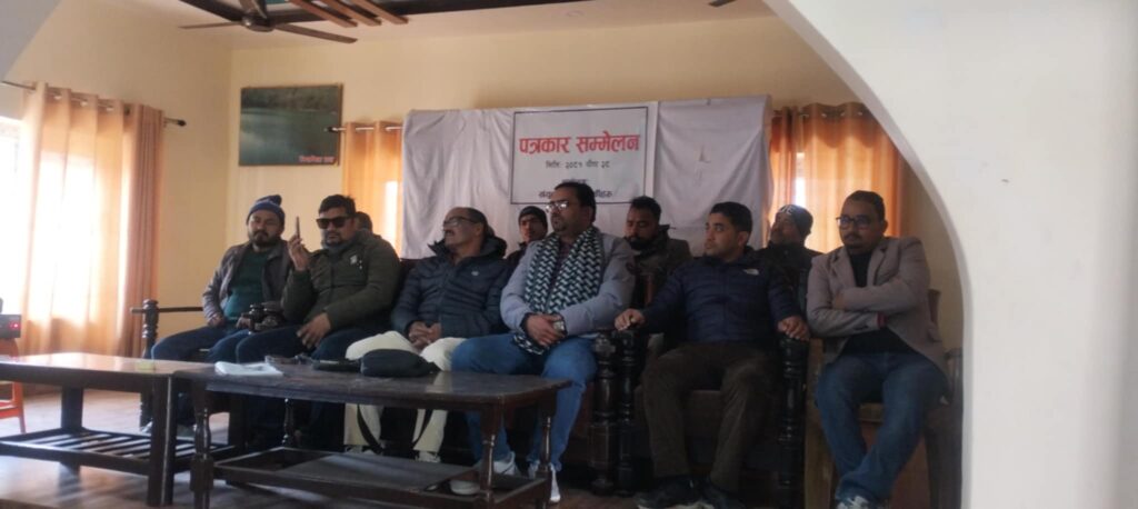 कञ्चनपुरका संयुक्त युवा विद्यार्थी भन्छन, ‘मापदण्ड मिचेर जरबजस्त २२ सटर निर्माण गर्न खोजिए आन्दोलन छेड्छौँ’