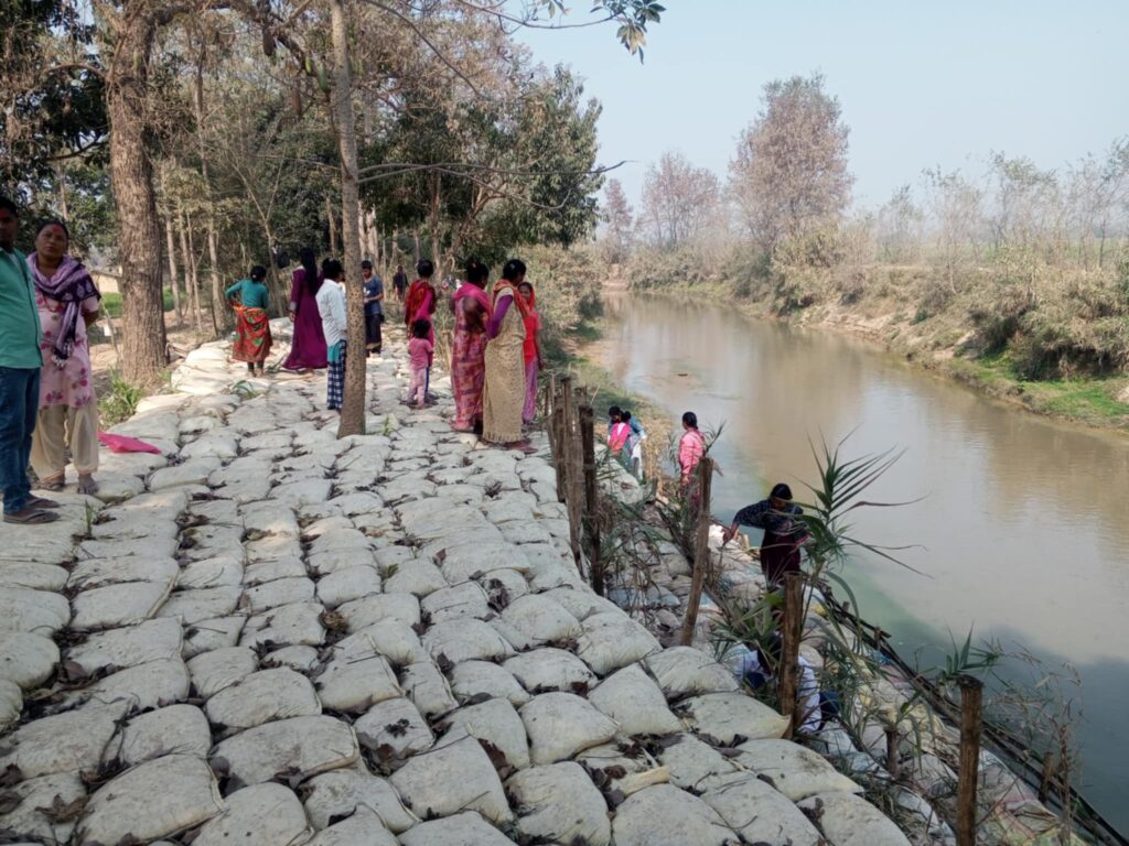 भजनी नगरपालिका,MPDS र बिपद् टास्कफोर्सको सहकार्यमा जैबिक तटबन्ध तथा सामुदायिक बृक्षारोपण