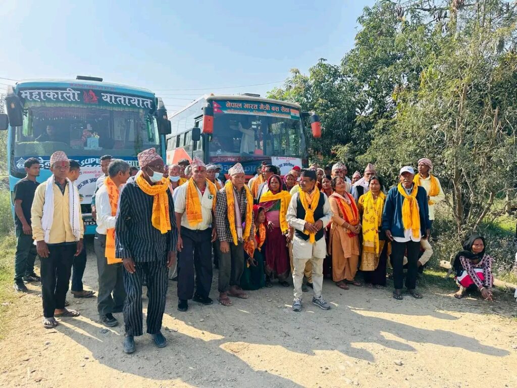 लालझाडी गाउँपालिकाद्वारा ७० जना जेष्ठ नागरिकलाई तिर्थ भ्रमण गराउँदै