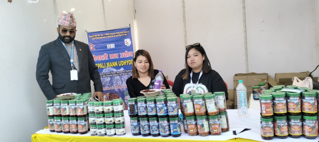 देहरादुन ईण्डो नेपाल मेला ः जुम्लाको मार्सी चामल, नेपाली ढाँकाटोपी, खुकुरी,  विजयसालका भाँडाकुण्डामा आकर्षण 