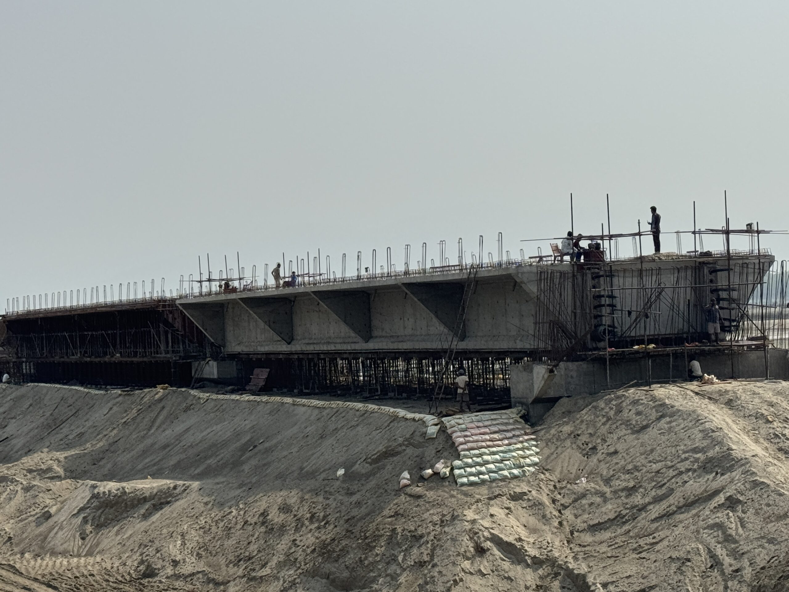 कञ्चनपुरको दोदा नदीमा सम्झौताको नौ वर्षपछि पुल निर्माण सुरु