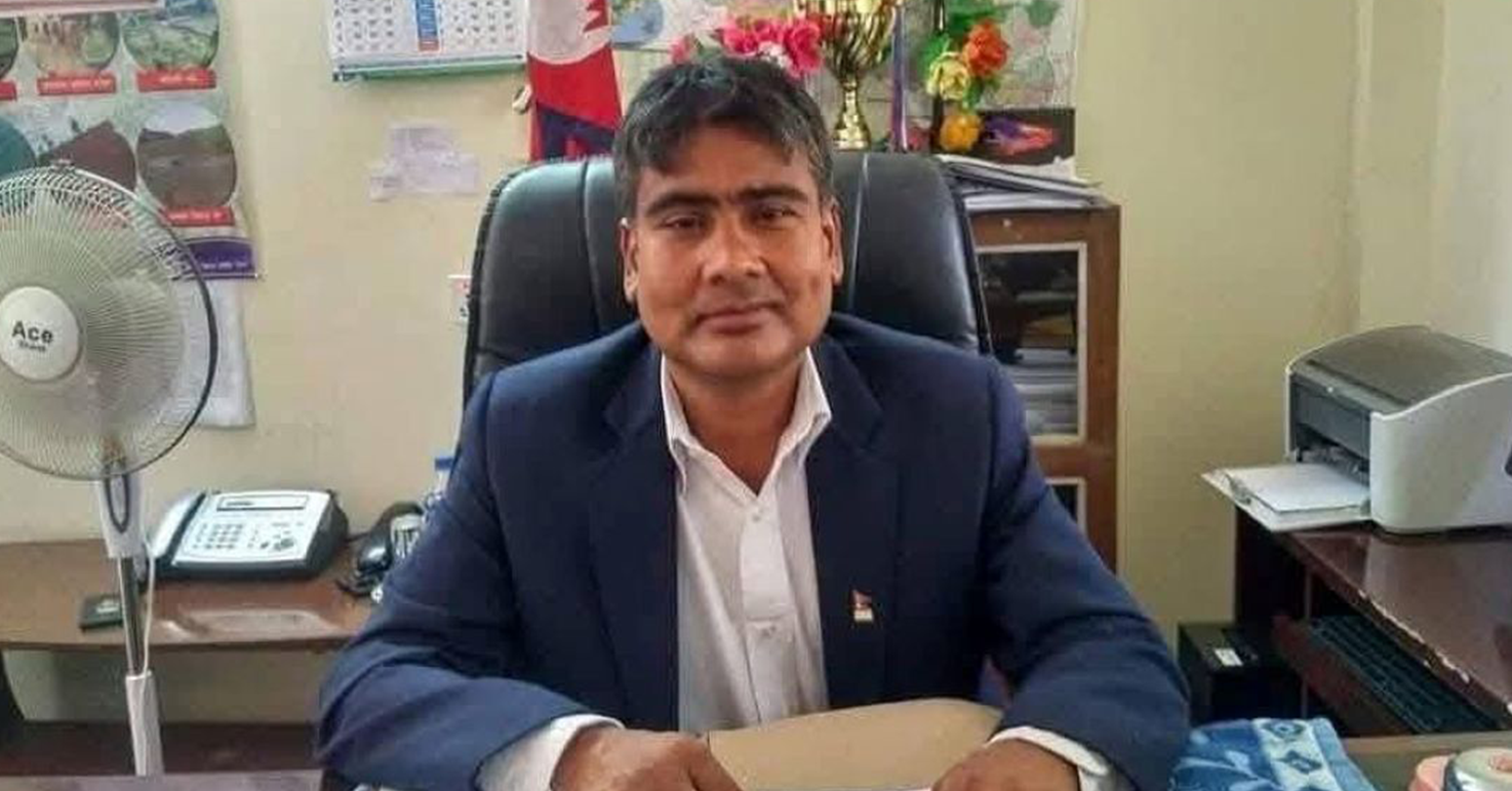 सह सचिव लक्ष्मण ढकाल ः कञ्चनपुरमा पहिलो एलडिओ, अहिले सिडियोको जिम्मेबारी