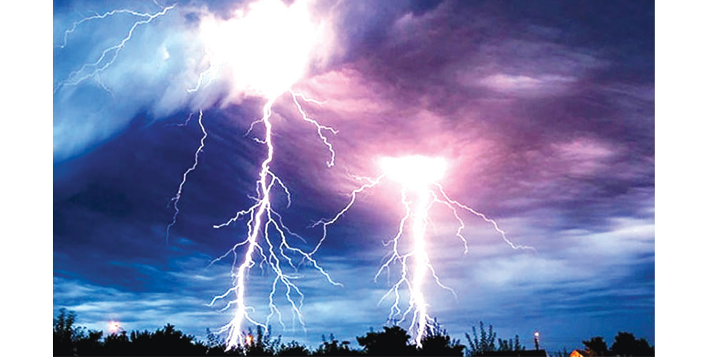 शुक्लाफाँटामा १२ मा चट्याङ लागेर श्रीमतीको मृत्यु, श्रीमान घाइते