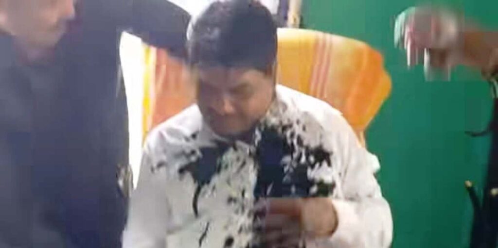 डिभिजन वन कार्यालय कञ्चनपुरका प्रमुखमाथि दलियो कालोमोसो, के भन्छन् डीएफओ ?