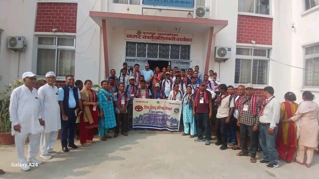 कृष्णपुर नगरपालिका द्वारा ८१ जना भलमन्सा तथा पधना लाई तिर्थ यात्रा भ्रमण गराउँदै