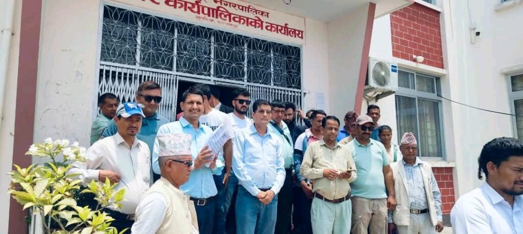 कृष्णपुरका शिक्षक सरुवा विवादले एमाले आन्दोलित , आरोप सत्य नभएको मेयर ओझाको दाबी
