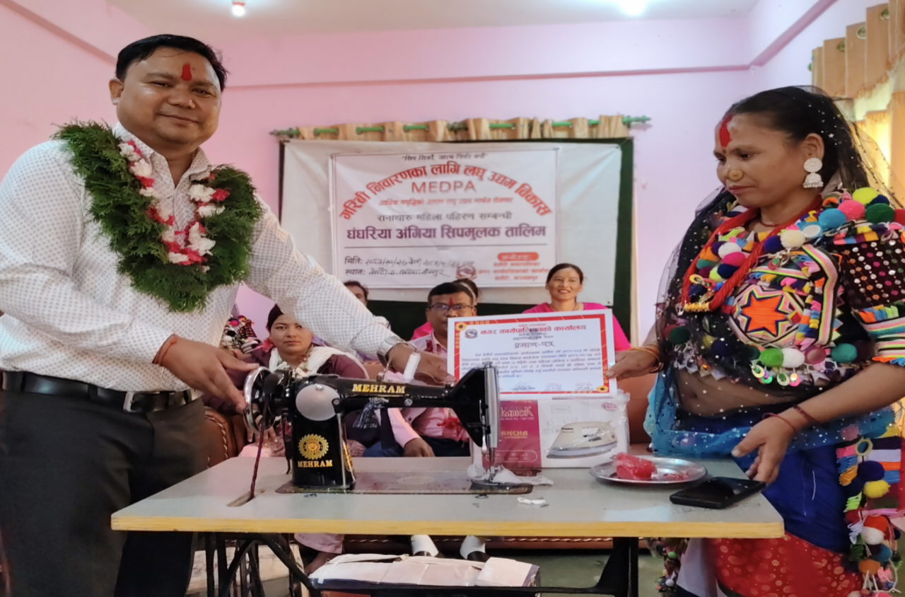 कञ्चनपुर : बेलौरीमा घंघरिया-अंगिया सीपमूलक तालिम सम्पन्न, सहभागीलाई सिलाइ सामग्री