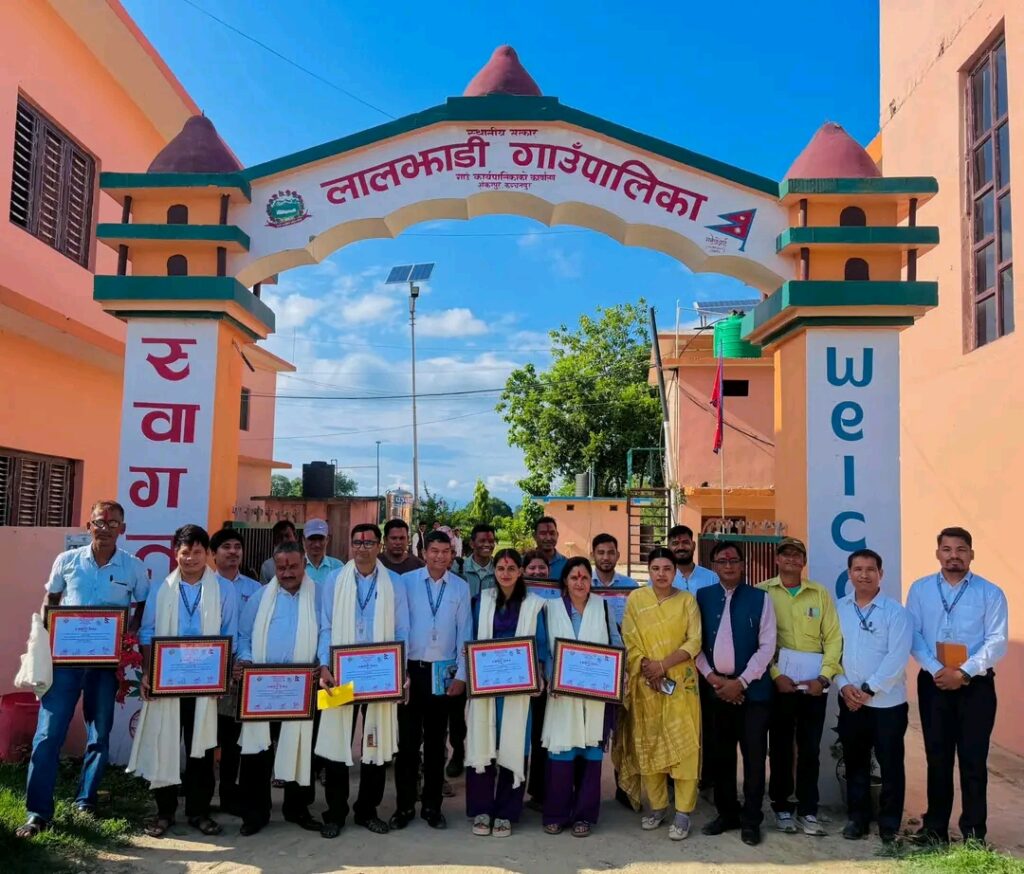 लालझाडी गाउँपालिकामा उत्कृष्ठ कार्य गर्ने स्वास्थ्य संस्था तथा स्वास्थ्यकर्मीहरूलाई नगदसहित सम्मान