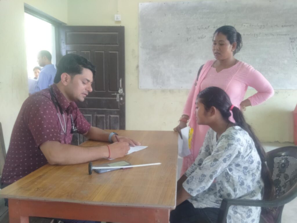 कैलारी गाँउपालिका र स्वस्तिक अस्पताल धनगढीको बृहत निशुल्क स्वास्थ्य शिविरमा ५ सय ६६ जना स्थानियले विशेषज्ञ सेवा लिए