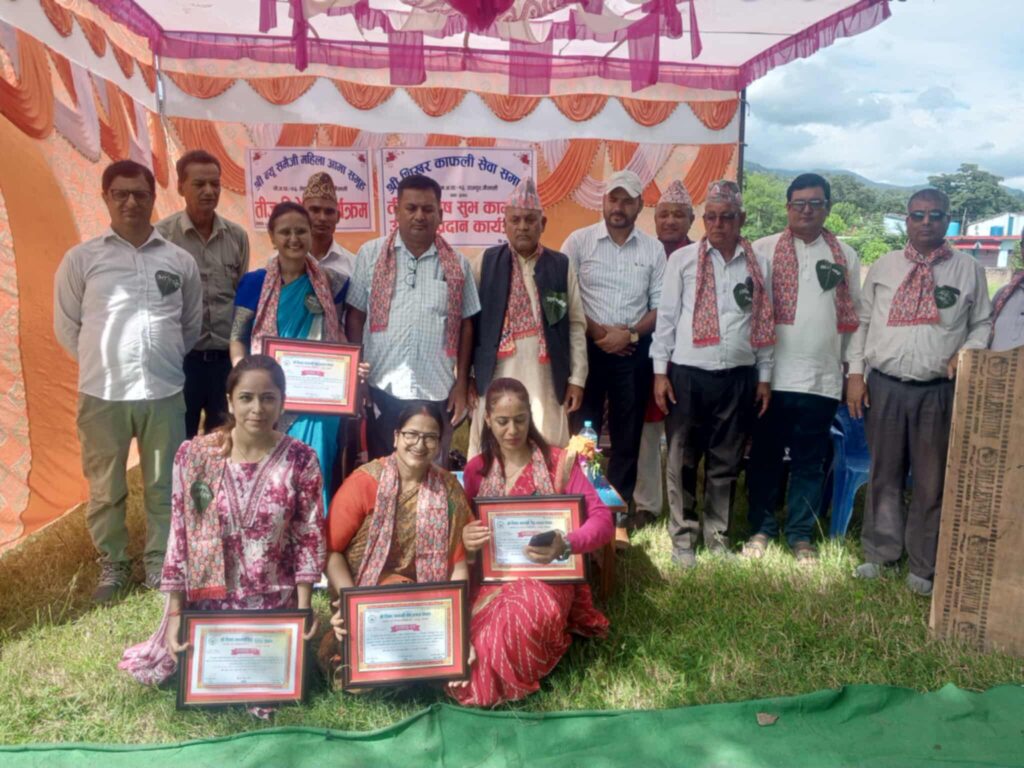 तीज बिशेषमा शिखर काफली समाज द्घारा शिखरकी चार चेलीलाई सम्मान