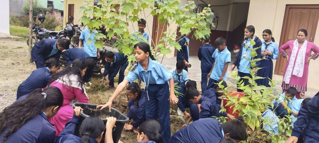 सरस्वती मा.वि.मा तिहारपछिको पहिलो दिन बृहत् सरसफाइ कार्यक्रम सम्पन्न