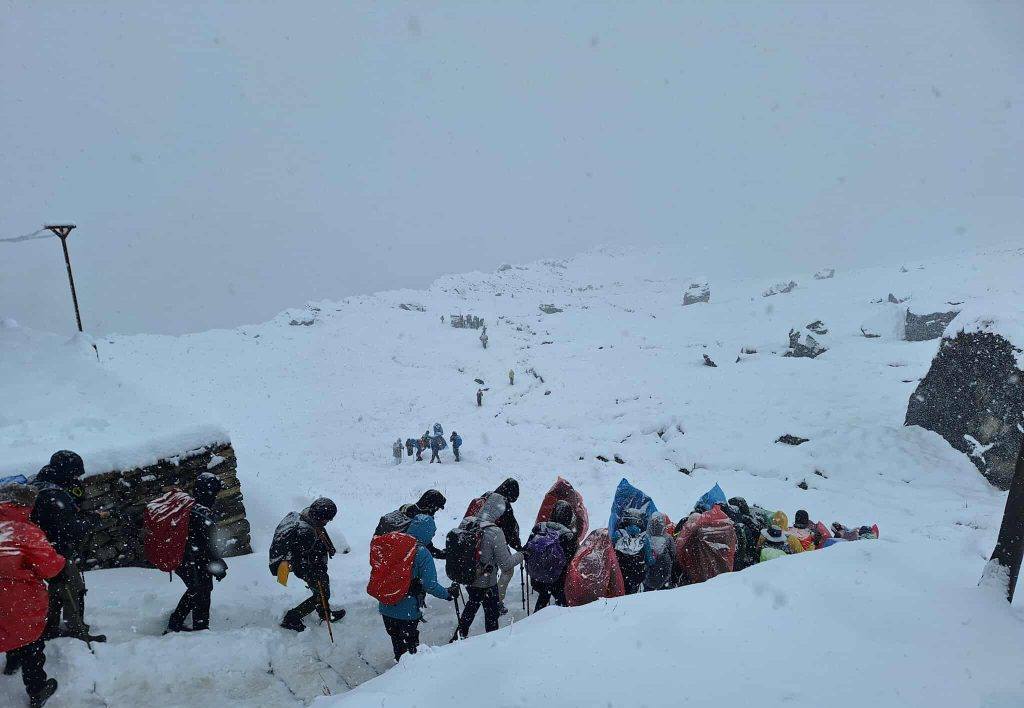 अन्नपूर्ण पदयात्रामा फसे पर्यटक, उद्धार टोली परिचालित