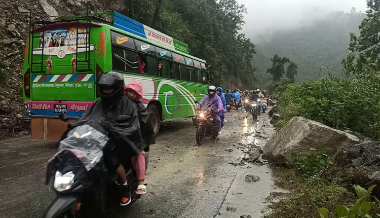 काठमाडौं फर्कदा बढी भाडा असुल्नेलाई कारबाही