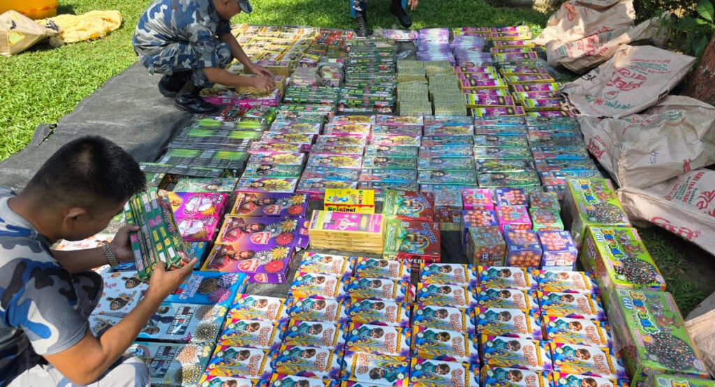 झापामा साढे ७ लाख मूल्य बराबरको पटाका बरामद