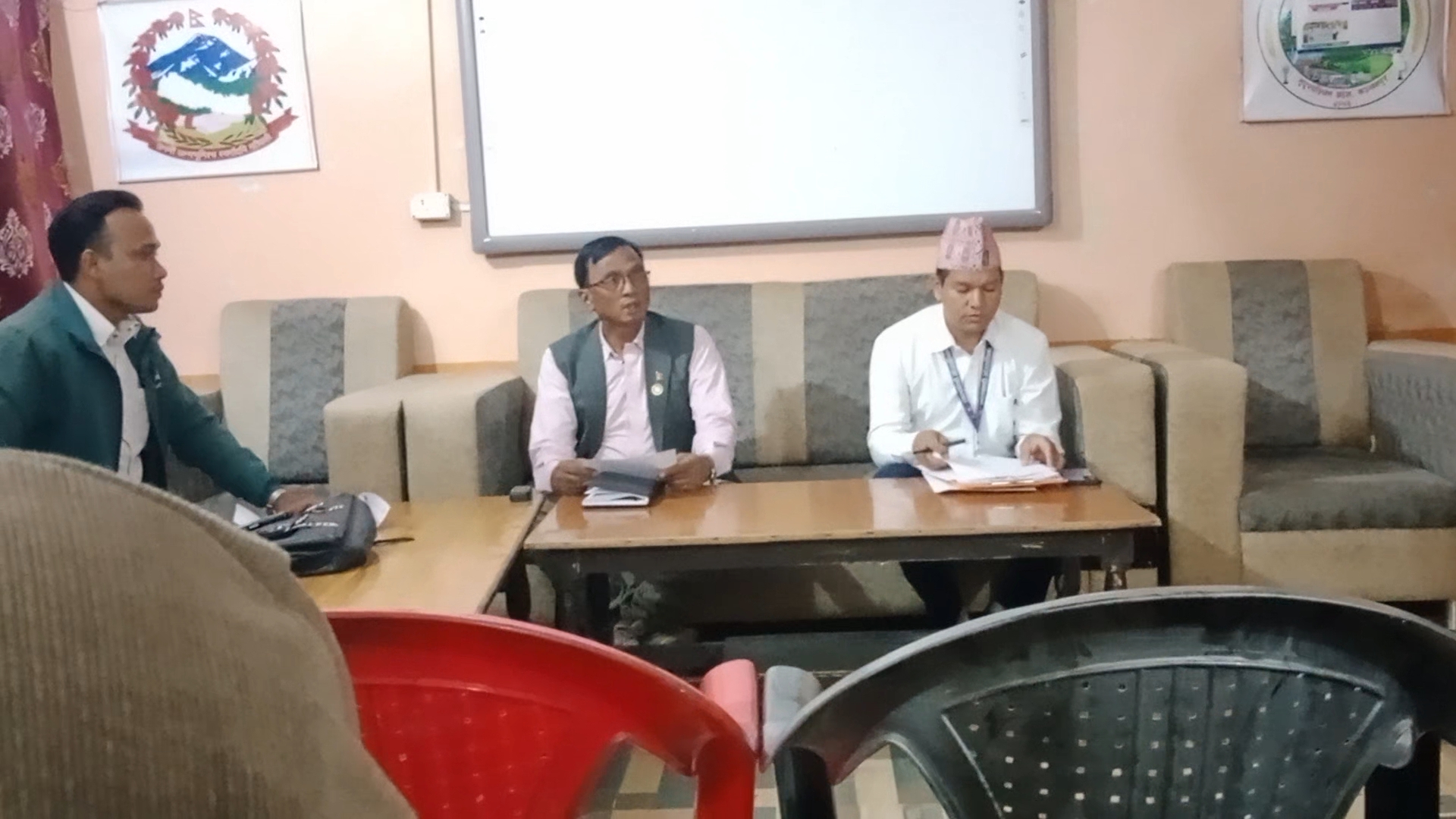 लालझाडीमा स्वतन्त्र युवा समूहको १२ बुँदे मागमाथि छलफल, पालिकाले कार्यान्वयनको प्रतिबद्धता जनायो