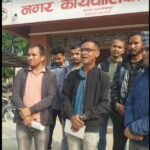 बेलौरी जेनजीले भन्यो, ‘एमाले अध्यक्ष शाहीले जेनजीआन्दोलनका सहिदलाई अपमान गर्दै चोर भनेपछि बैठक भाँडियो