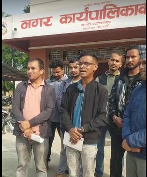 बेलौरी जेनजीले भन्यो, ‘एमाले अध्यक्ष शाहीले जेनजीआन्दोलनका सहिदलाई अपमान गर्दै चोर भनेपछि बैठक भाँडियो