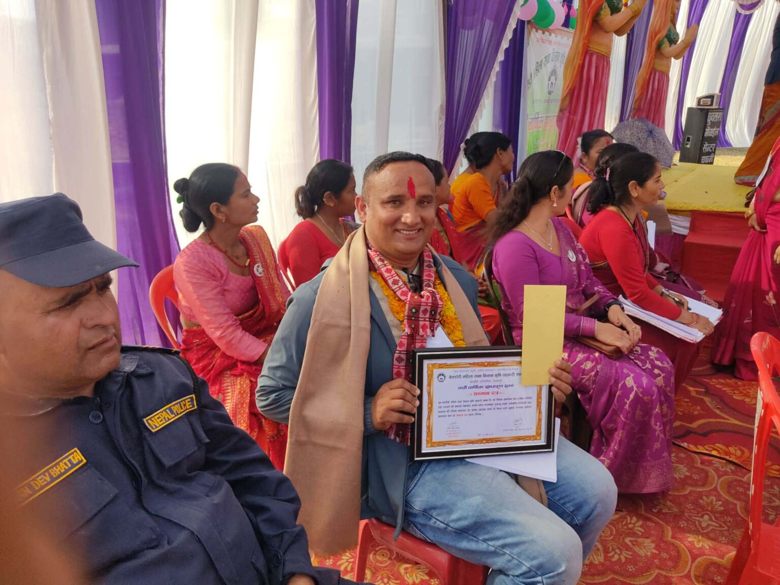 बेलडाँडीको विकासमा योगदान पु¥याएको भन्दै पत्रकार विमल धामीलाई सम्मान