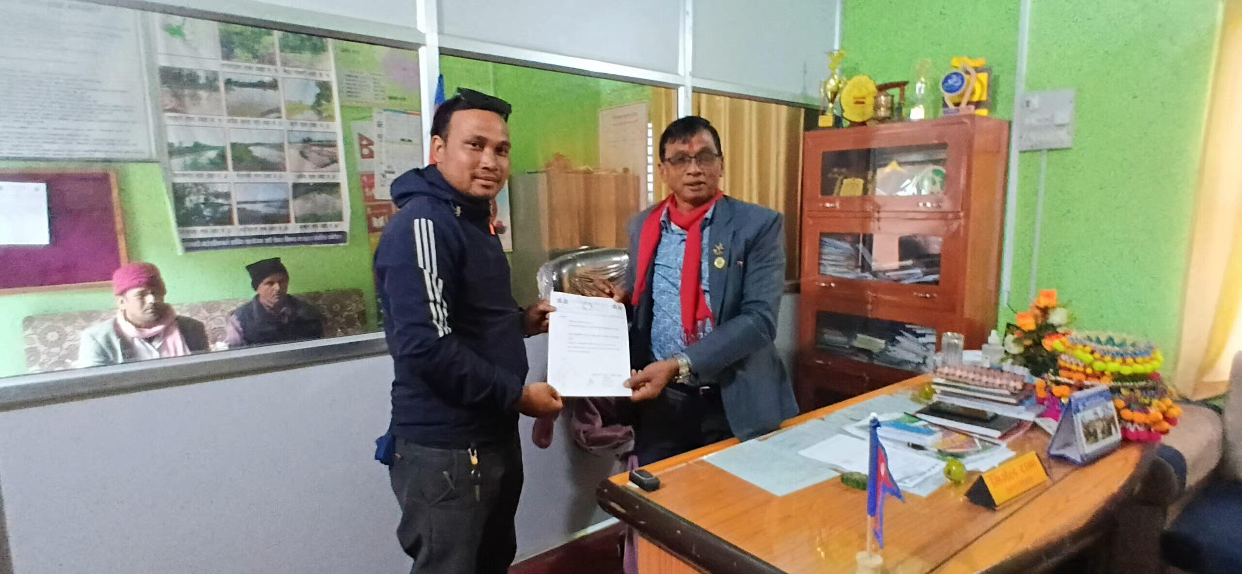 लालझाडीमा स्वतन्त्र युवाद्वारा गाउँपालिका अध्यक्षलाई चारबुँदे मागपत्र