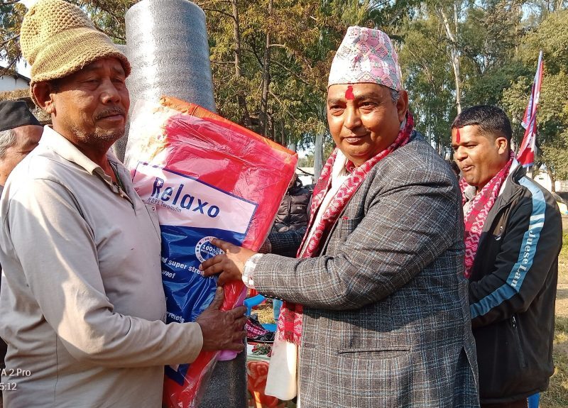आरक्ष पीडितको समस्या समाधानमा नगर प्रमुख ओझा सक्रियता, राहत वितरण कार्यक्रम सम्पन्न