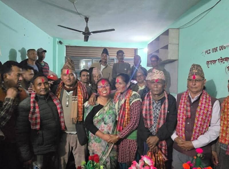 बेलडाँडी : एमाले नेता भीमबहादुर थापा सहित दर्जनौं कार्यकर्ता नेकपा प्रवेश