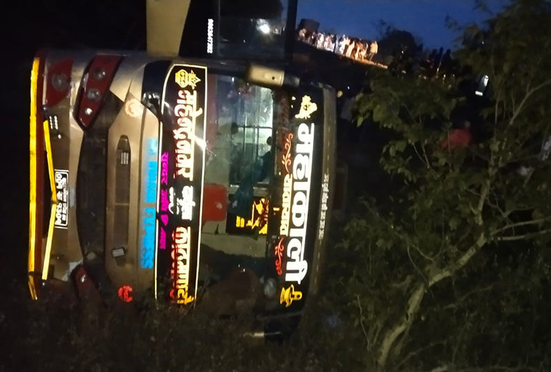 काठमाडौँबाट दार्चुला जाँदै गरेको बस सुखड नजिक दुर्घटना