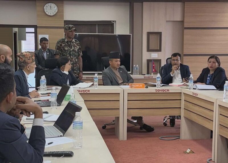 नागरिकको सास्तीप्रति गृहमन्त्रीको चासो, राष्ट्रिय परिचयपत्र वितरण चुस्त बनाउन निर्देशन