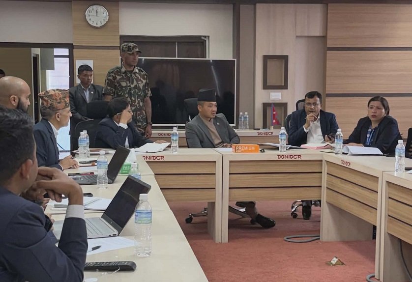 नागरिकको सास्तीप्रति गृहमन्त्रीको चासो, राष्ट्रिय परिचयपत्र वितरण चुस्त बनाउन निर्देशन