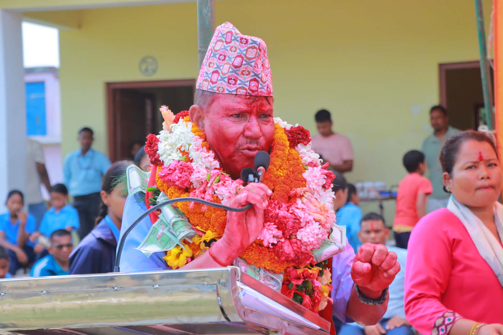 श्री सरस्वती माध्यमिक विद्यालयमा निवर्तमान प्रधानाध्यापक ज्ञानेन्द्र बहादुर शाहको भव्य विदाई तथा शुभकामना कार्यक्रम सम्पन्न