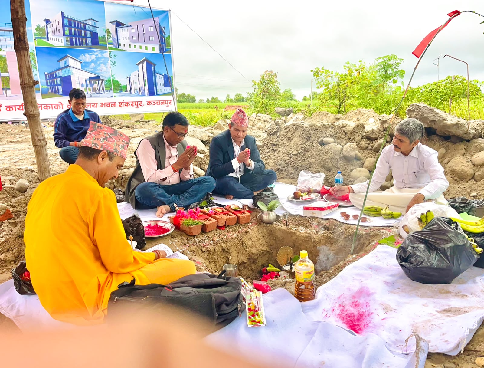 लालझाडीमा निर्माण हुन लागेको प्रशासकिय भवनको शिलान्यास