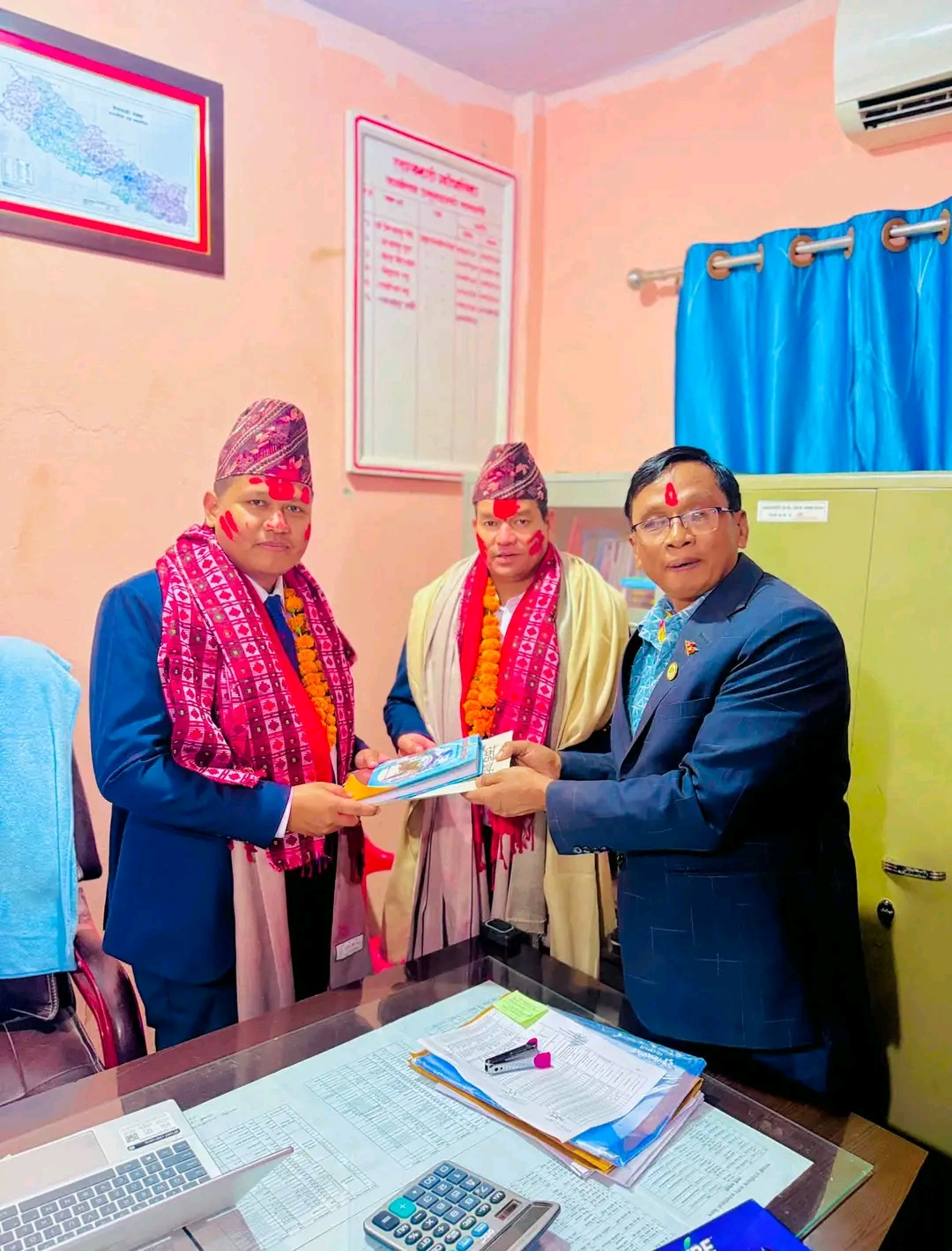 लालझाडीका प्रमुख प्रशासकीय अधिकृत सार्कीलाई बिदाइ, डंगौरालाई स्वागत